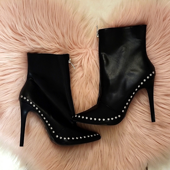 Brand New WILD DIVA SILVER STUDDED DETAIL STILETTO BOOTIES-7 - Picture 2 of 5
